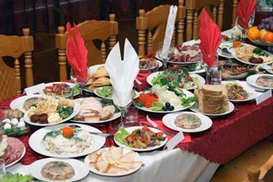 depositphotos_1320490-stock-photo-russian-feast.webp