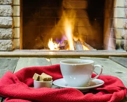 чашка-чаю-и-сахар-около-уютного-камина-102535401.webp чашка-чаю-и-сахар-около-уютного-камина-102535401.webp