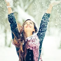 2017Winter_Beautiful_girl_enjoys_snow_111421_31.webp