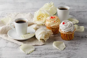 2020Food___Cakes_and_Sweet_Two_cups_of_coffee_on_a_table_with_white_roses_and_muffins_145226_.webp 2020Food___Cakes_and_Sweet_Two_cups_of_coffee_on_a_table_with_white_roses_and_muffins_145226_.webp
