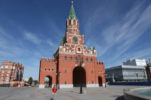 Spasskaja_bashnja_v_IoshkarOle_1.webp