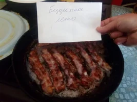 жарить бекон.webp