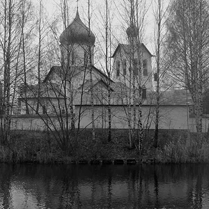 Медиа 'Подворье' в категории '2. Основы композиции в фотографии: Точка съемки, выбор плана. Ракурс.'