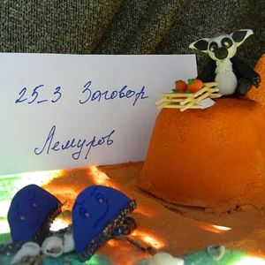 Лемур с мандаринами покоривший высоту и созерцающий озеро с медузами.jpeg